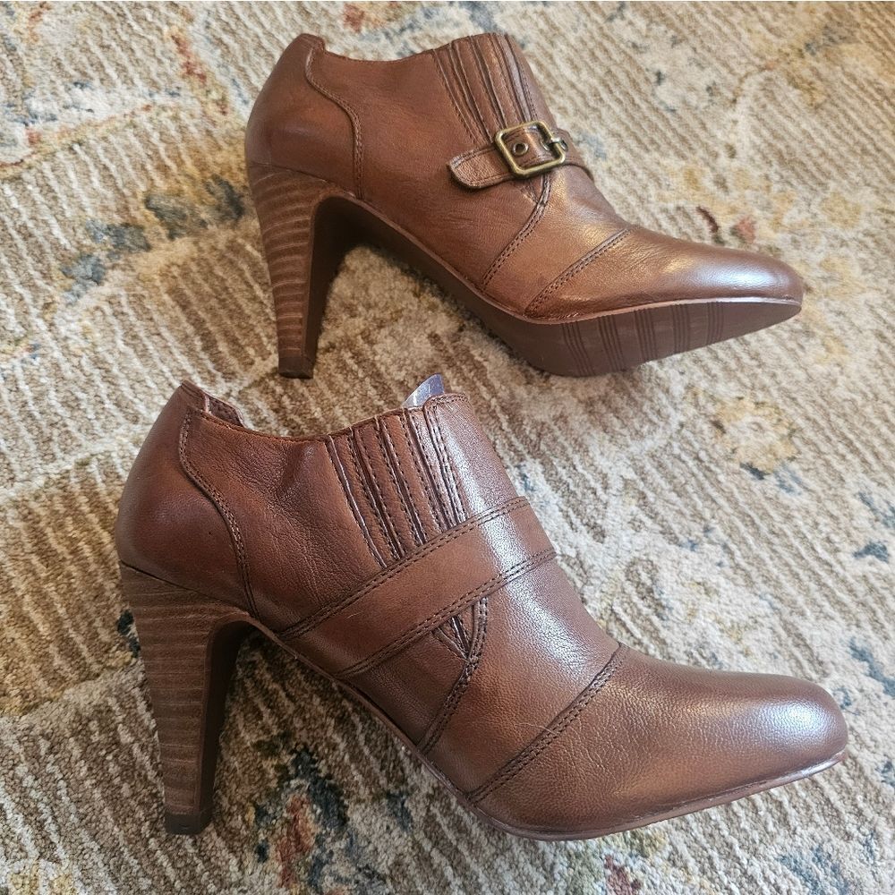 Audrey Brooke heeled Adel booties sz 7, like new - Picture 6 of 11